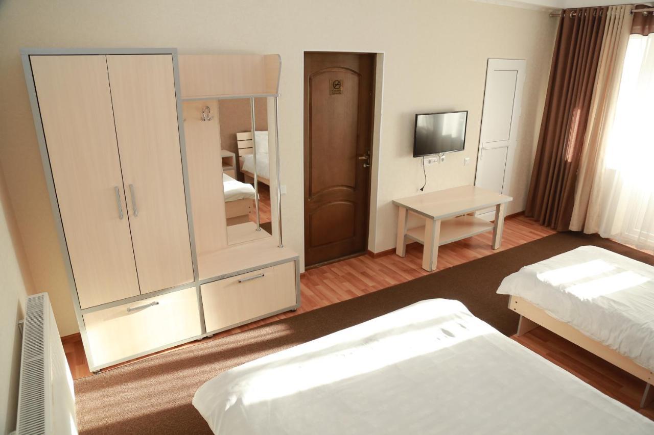 Caravan Hotel Karakol Exterior foto