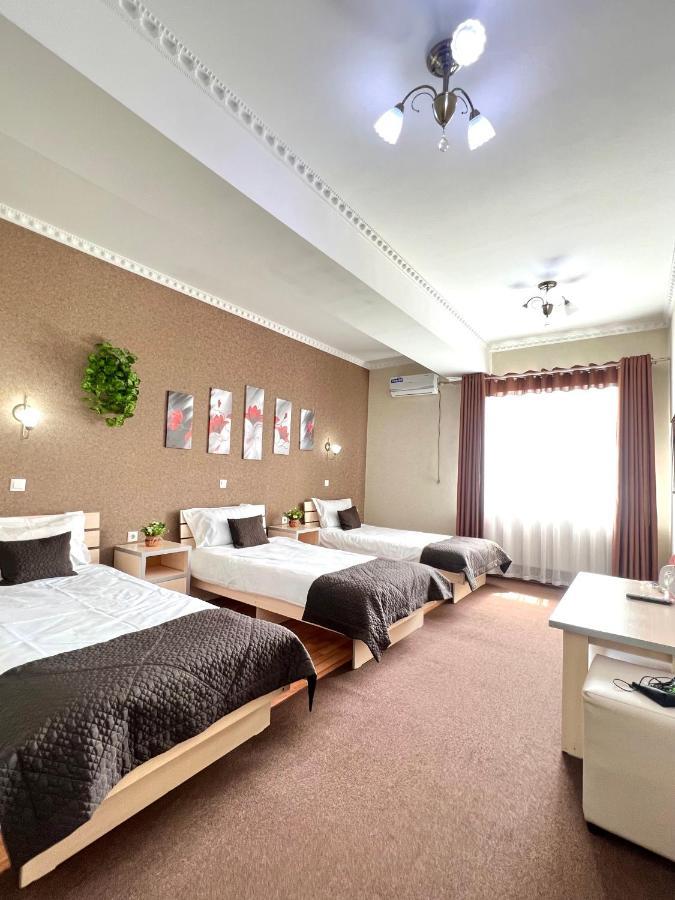 Caravan Hotel Karakol Exterior foto